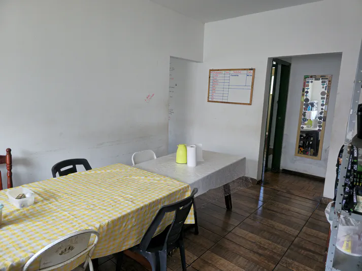 Copa e área de refeições da república estudantil em Itajubá